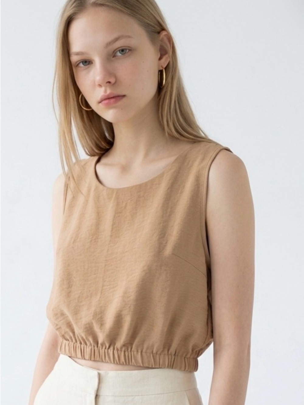 Sleeveless Cropped Tank Top in Tan